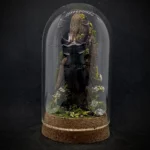 Cloche entomologique en verre avec lucane cerf-volant Lucanus cervus sur diorama de mousses et bois